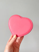 Afbeelding in Gallery-weergave laden, Heart Shaped Travel Jewelry Box - pink
