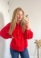 Afbeelding in Gallery-weergave laden, Textured Blouse -red
