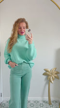 Video laden en afspelen in Gallery-weergave, Cozy Turtleneck Sweater - turqoise
