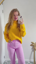 Video laden en afspelen in Gallery-weergave, Super Soft Turtleneck Sweater - yellow
